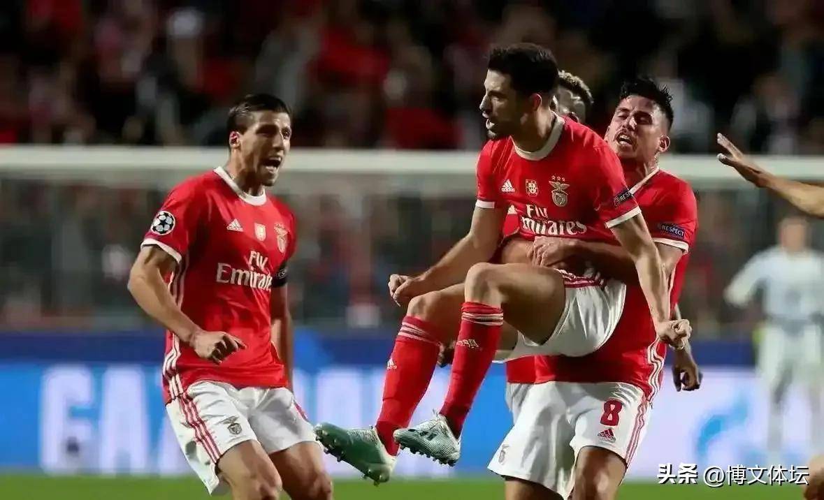 开云体育登录 -包含今晚葡超传出新动向；法兰克福战术微调；管理层表态：媒体盛赞；轮换策略成焦点的词条