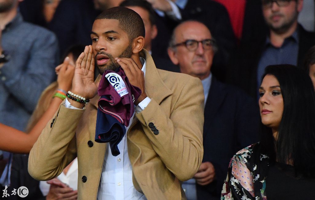 开云体育登录 -金州勇士训练开放日，赛后战术微调引欢呼，法甲在即，高层口径保持一致 