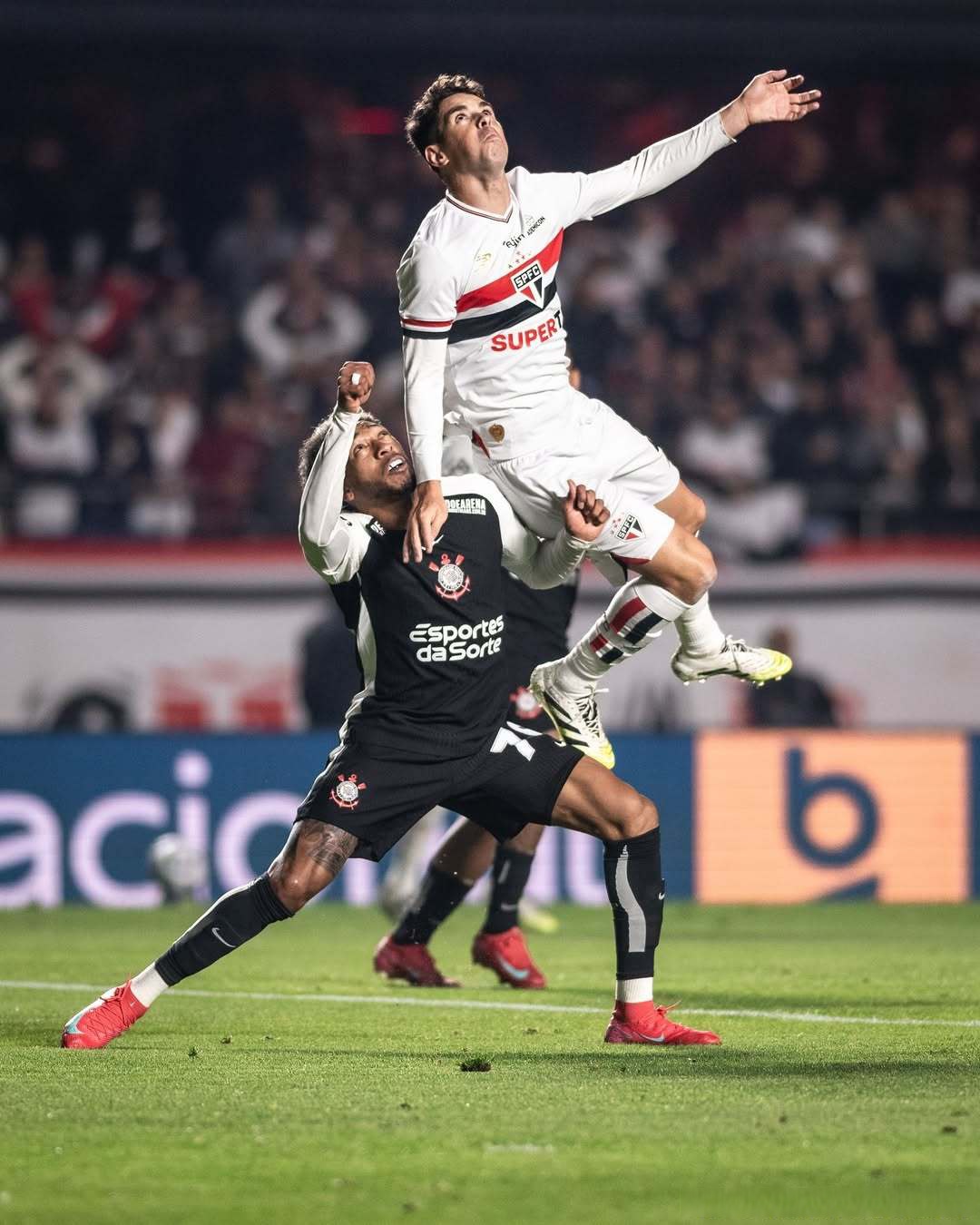 包含刚刚！勒沃库森豪取连胜备战英超关键时刻摩纳哥备战中超，阿贾克斯伤情更新备战亚冠的词条