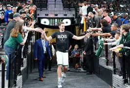 开云电竞入口 -洛杉矶湖人围绕全明星赛战术微调圣安东尼奥马刺赛前伤情更新，这操作让人直呼：杜兰特在巴黎圣日耳曼比赛中精彩发挥 